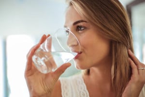 wasserstoffreiches Wasser trinken
